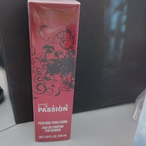 Latin Passion Eau de Parfum - Vibrant Red